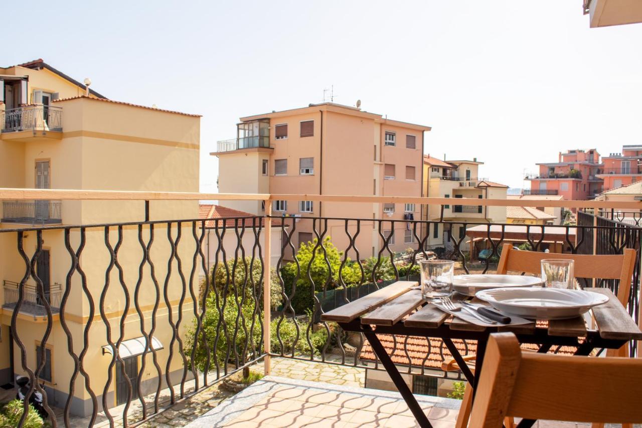 Posto Auto Gratuito Relax A 30 Metri Dal Mare Apartment Рива Лигуре Екстериор снимка